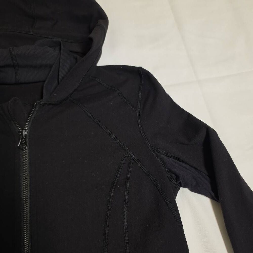Lululemon jacket with a full-zip front and hood Size 6 - Picture 4 of 11